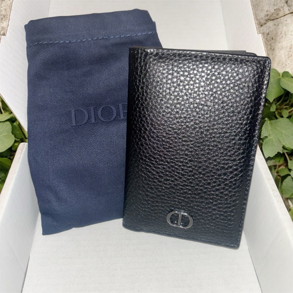 🌺 SOLD 🌺 Elegant Dior Black Pebbled Leather Card Holder